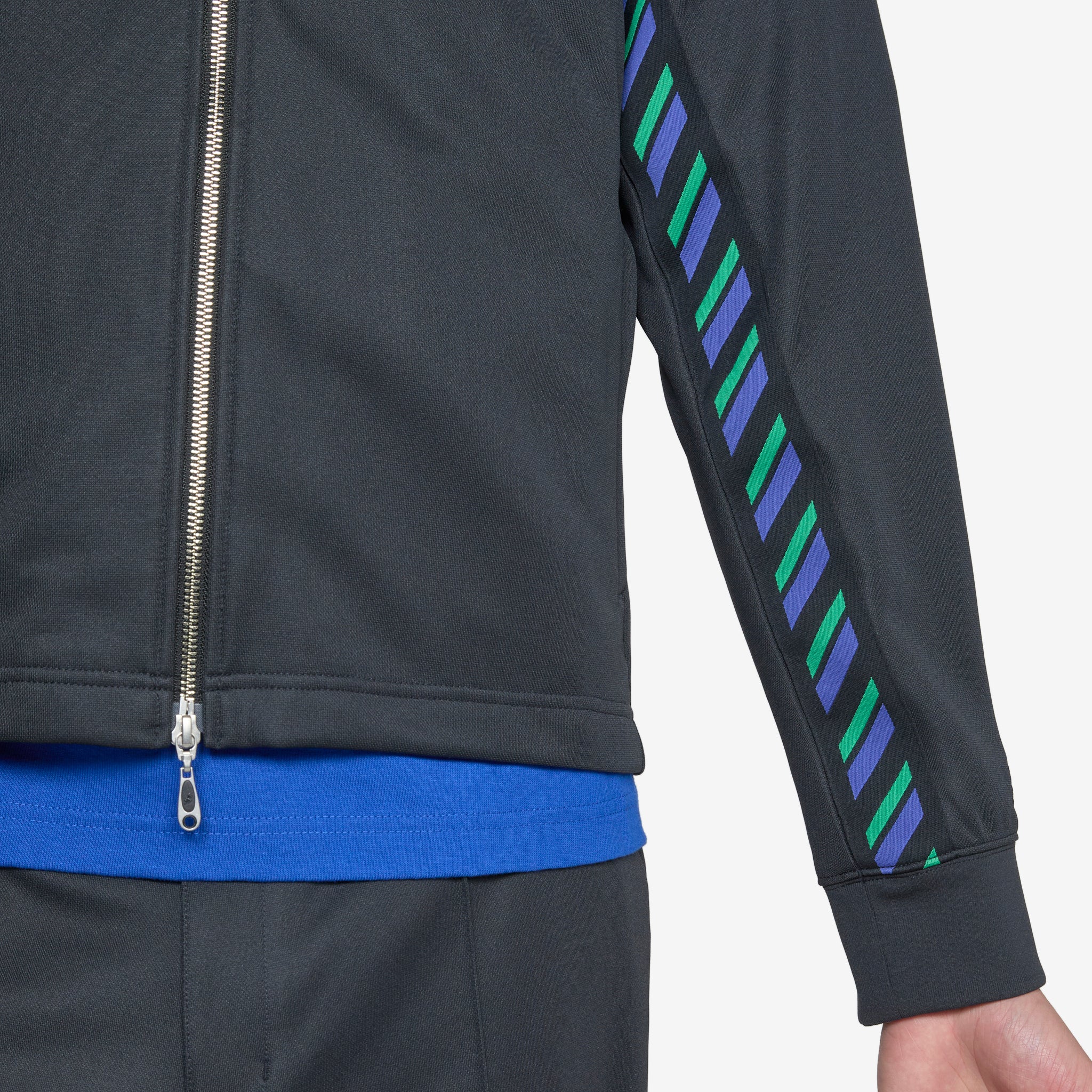 AW24 ASICS NOVALIS Styrax Track Jacket Anthracite - Image 3