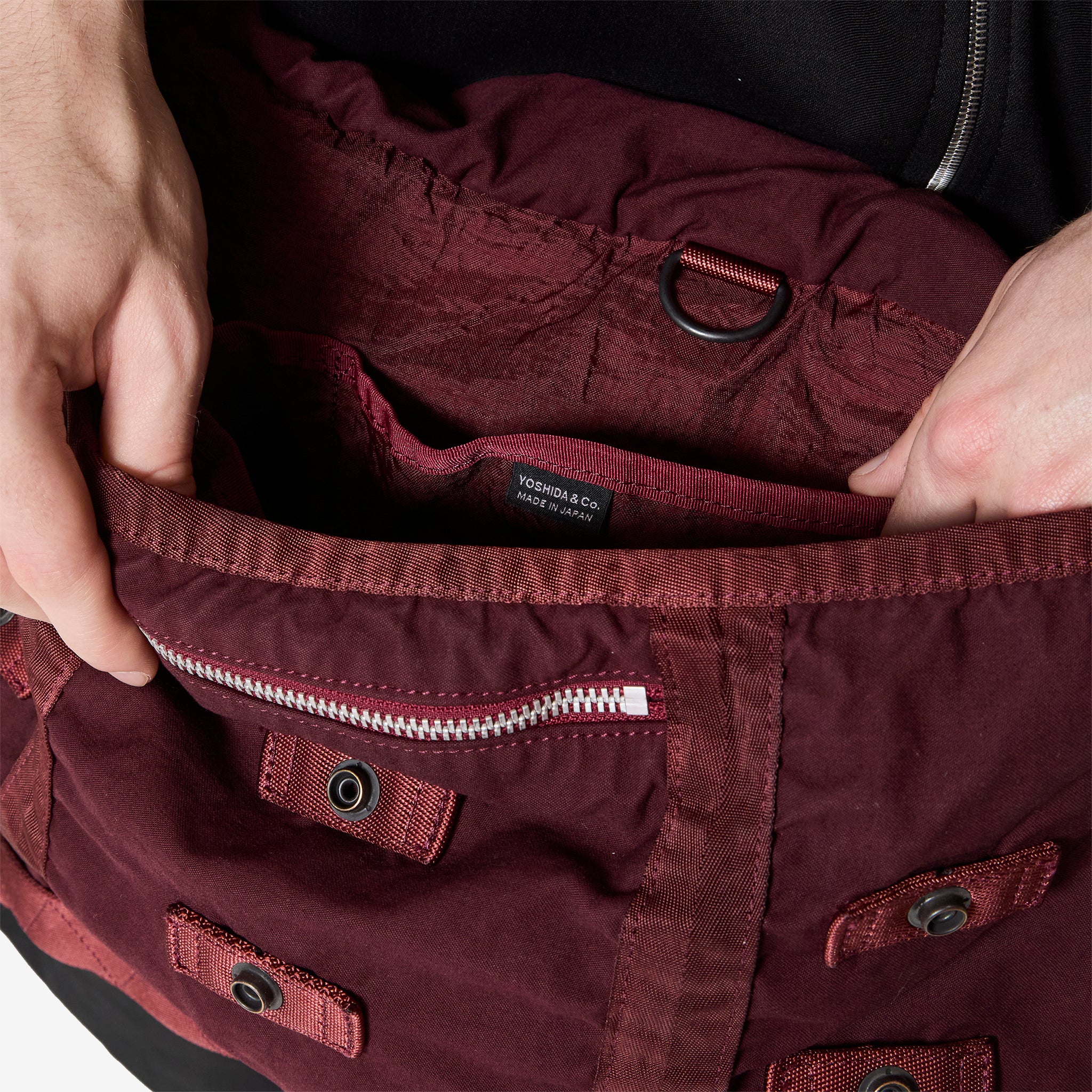 Crag Messenger Bag Burgundy (M) - Image 2