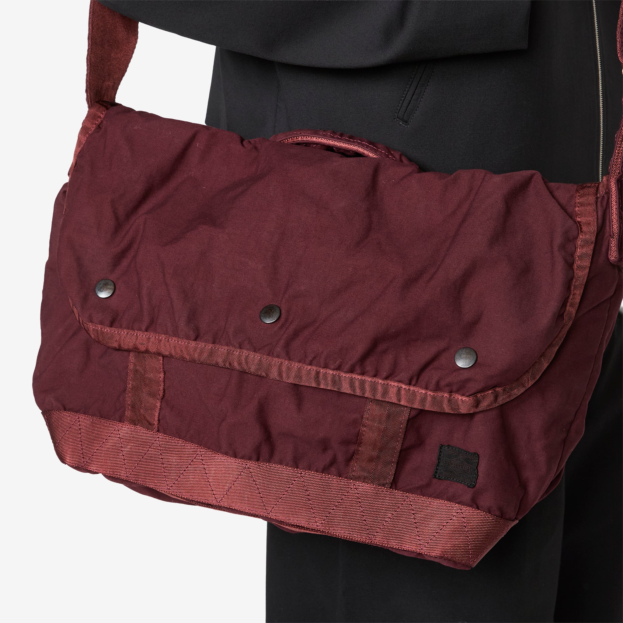 Crag Messenger Bag Burgundy (M) - Image 3