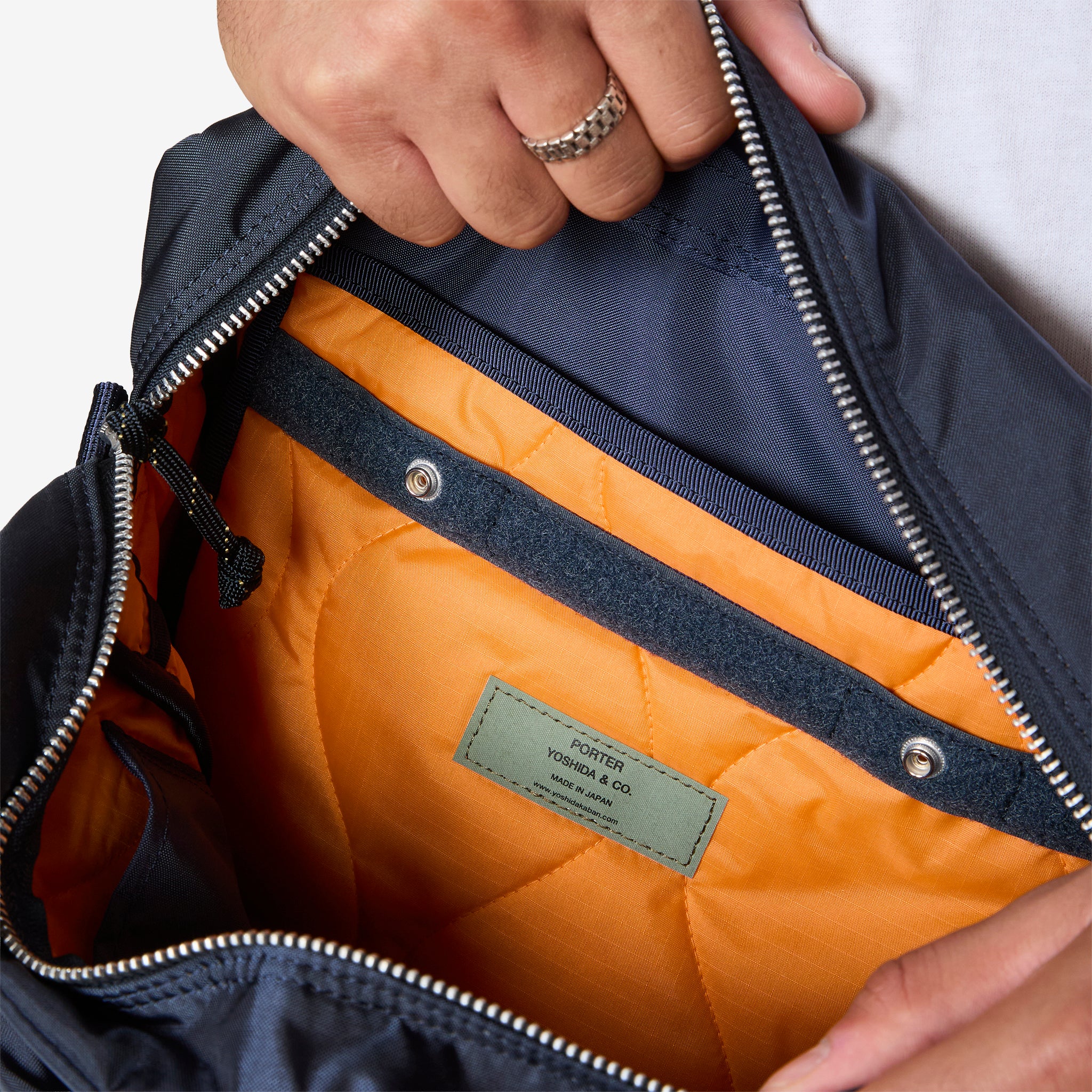 Force Shoulder Bag Navy - Image 2