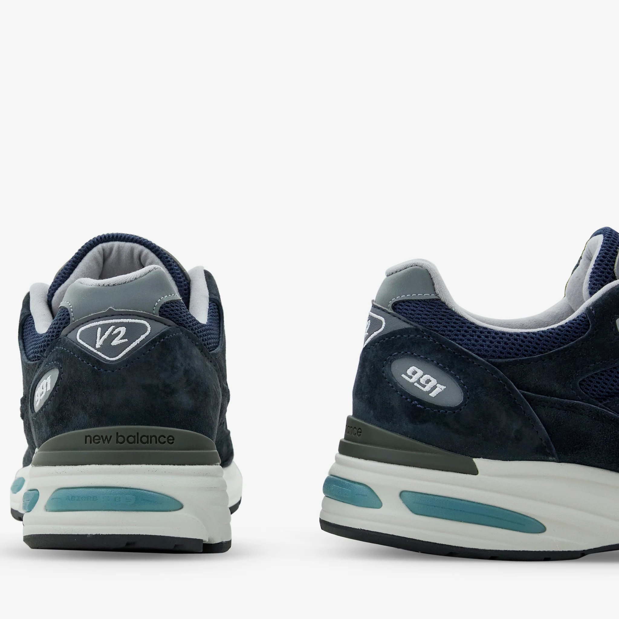 Made in UK 991v2 Dark Navy | Smoked Pearl | Silver - Image 3