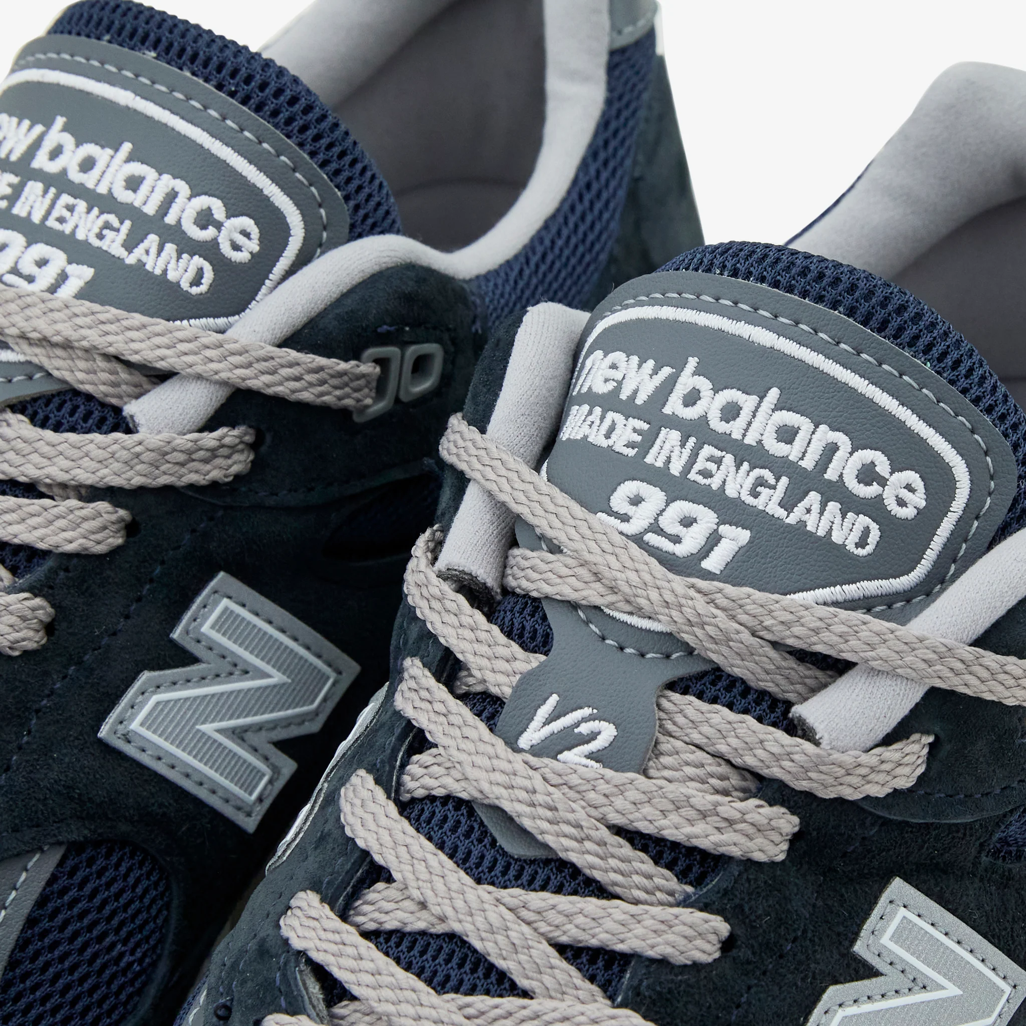 Made in UK 991v2 Dark Navy | Smoked Pearl | Silver - Image 6