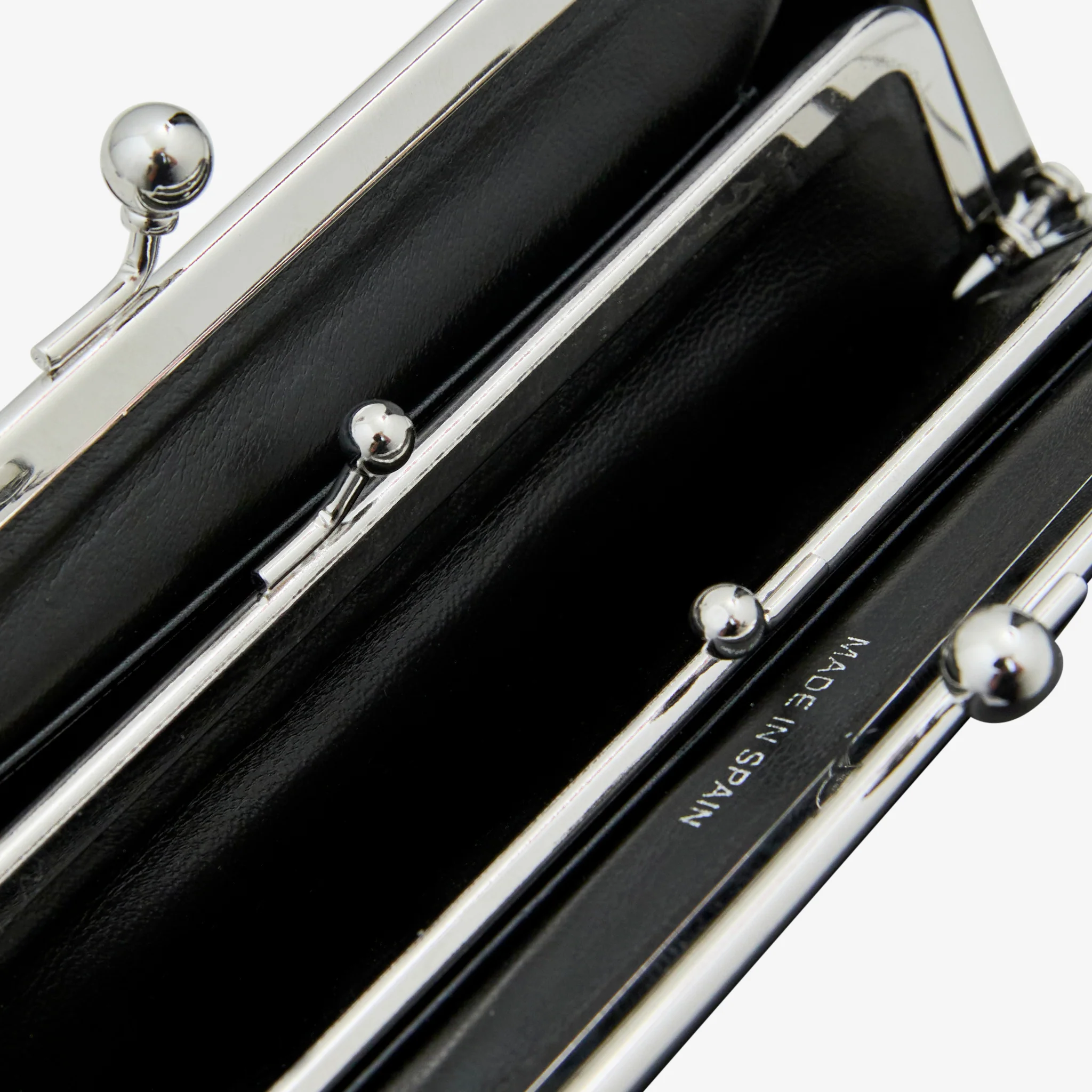 SA0302KC Kiss Clasp Wallet Black - Image 4