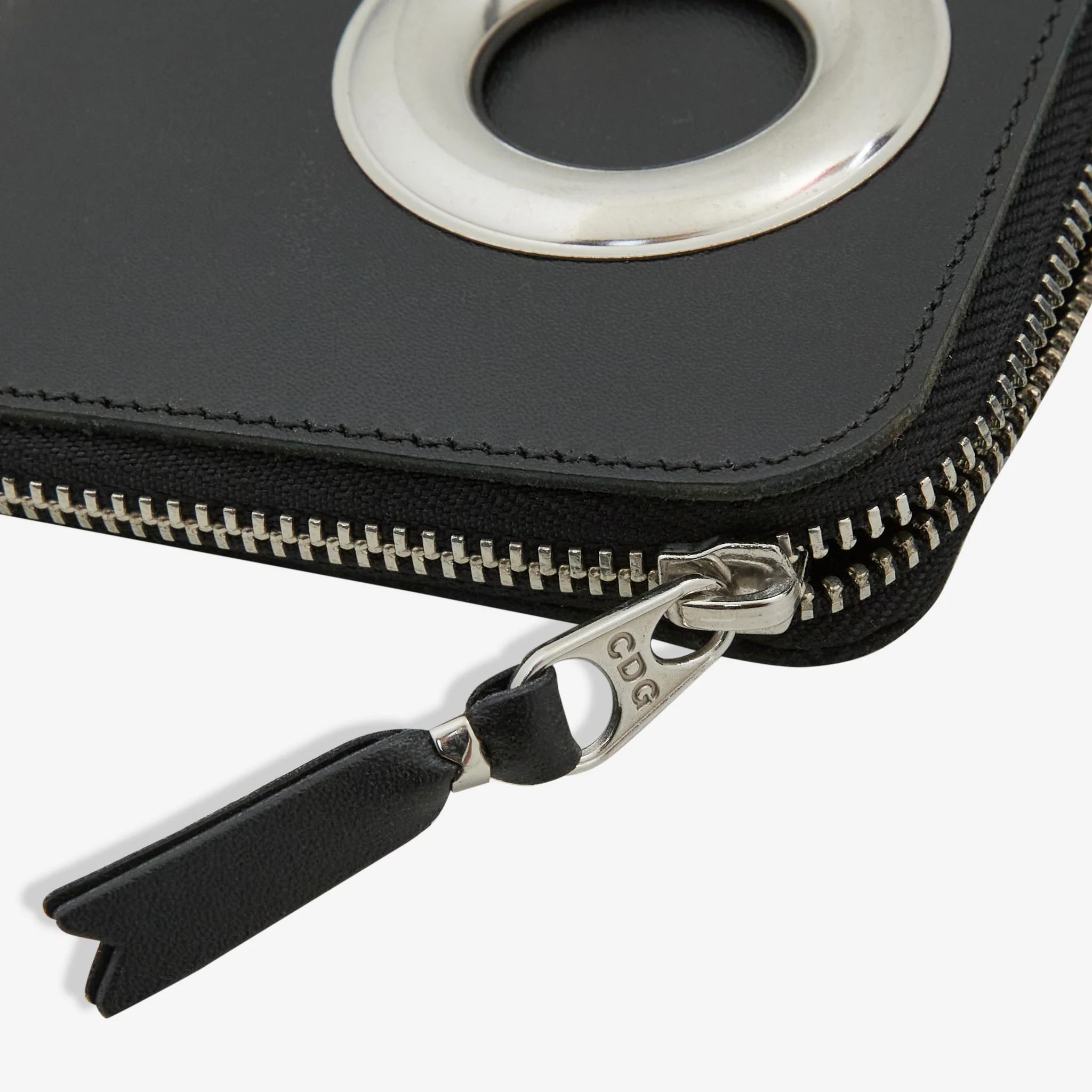 SA3100SE Silver Eyelet Wallet Black - Image 4